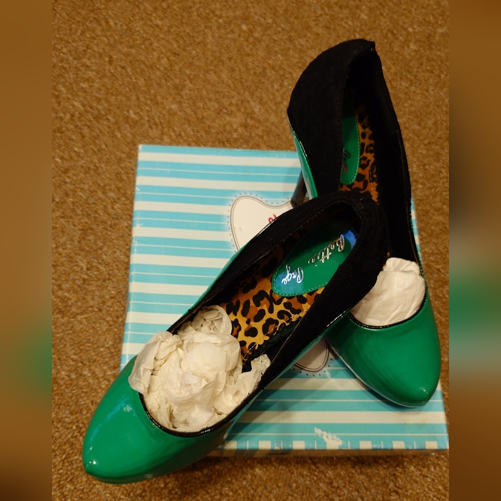 Bettie Page Green and Black Heels